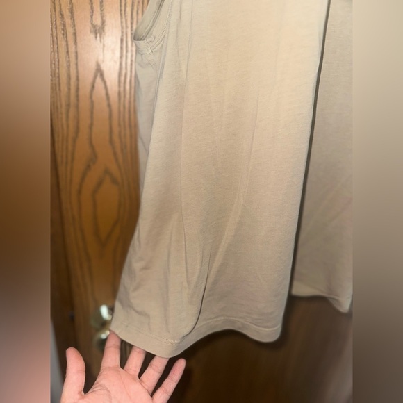 Men’s/ UNISEX Lululemon Tan Loose Fit Tank Top GUC - Picture 5 of 11